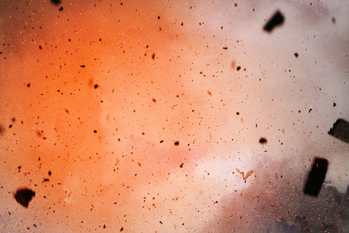 Staub Explosion herumfliegende Trümmer